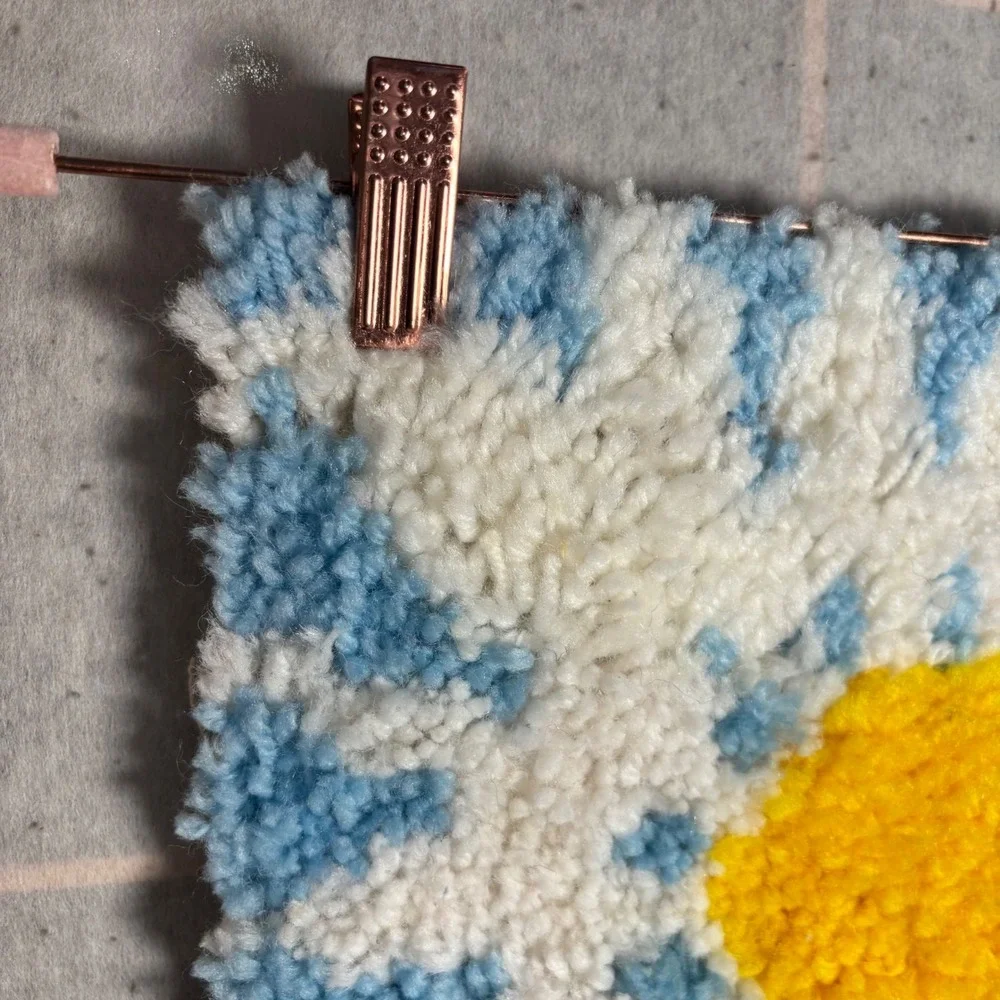 Vintage Handmade Latch Hook Daisy Flower Punch Needle Art Wall‎ Hanging Decor